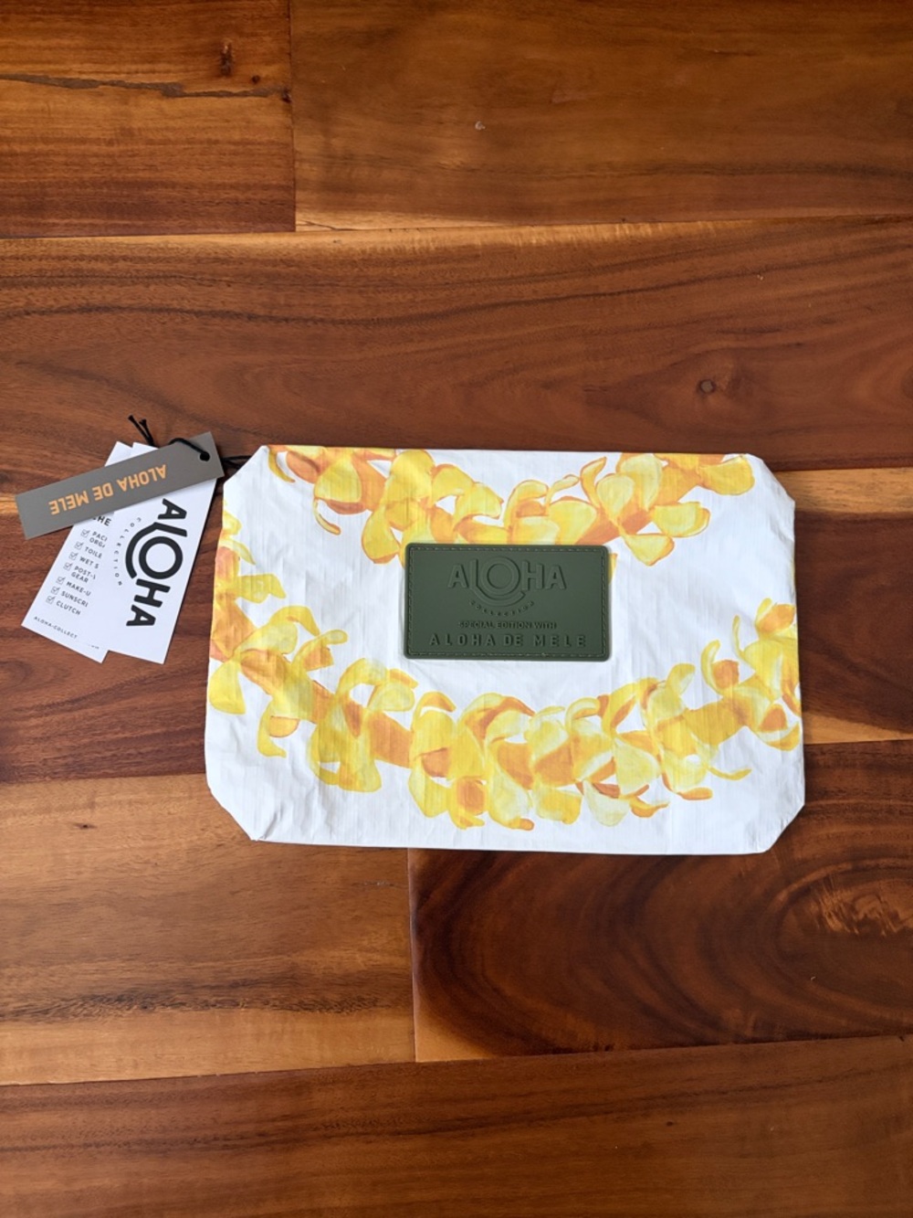 Aloha Collection Small pouch Aloha De Mele Lei Ers NWT